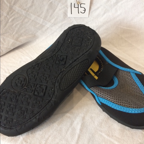Almost New Little Boys Water Shoes✨final price ✨ - Picture 2 of 3